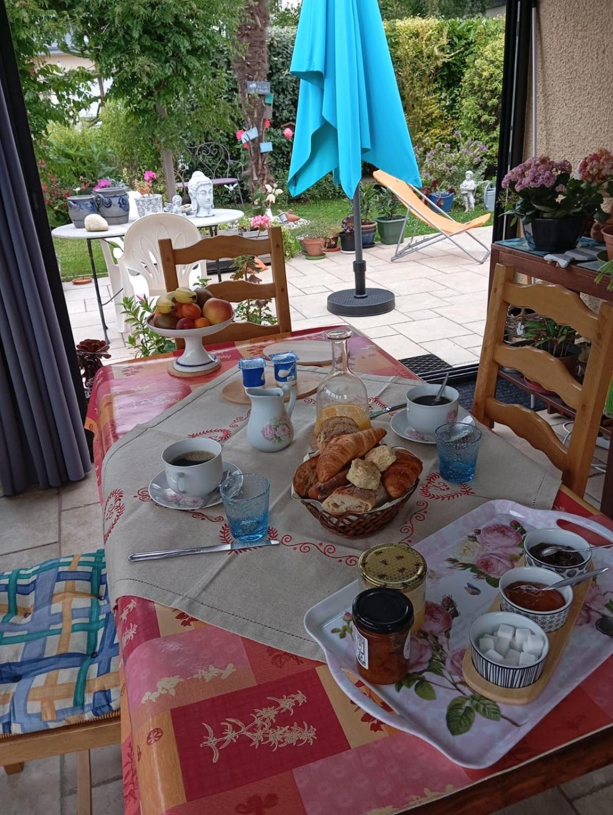 Bed and Breakfast La Pinede Аґон-Кутенвіль Екстер'єр фото
